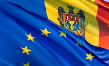 Рано или поздно участникам такой интеграции грозит судьба Греции, когда страна в одночасье станет должником европейских кредиторов с туманной перспективой расплатиться по долгам.