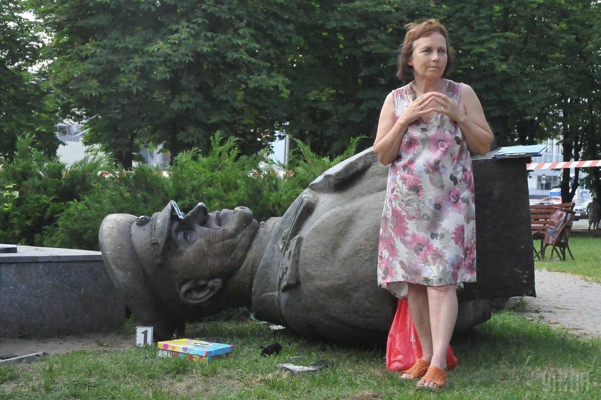 На спине Жукова сделали надпись «Палач». 