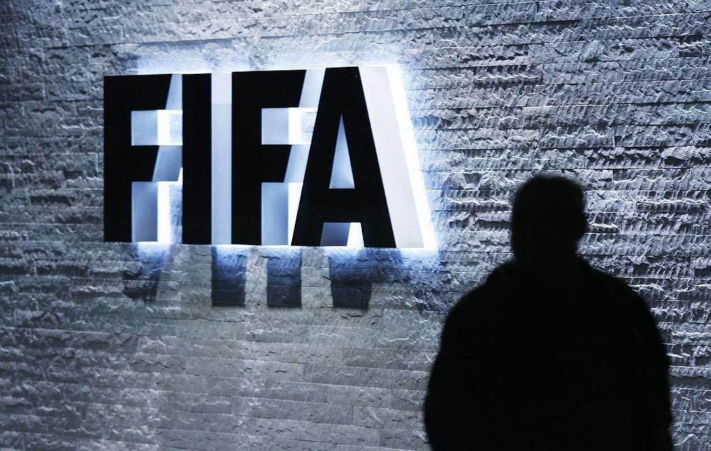 ФИФА изучает вопрос об истекающих летом 2020 года контрактах.