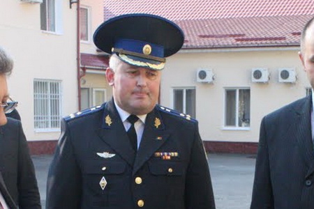 Ocupînd această funcție Bodorin s-a ales cu un cabinet în clădirea Confederației Sindicatelor, care la fel este controlată de oligarhul Ilan Shore.