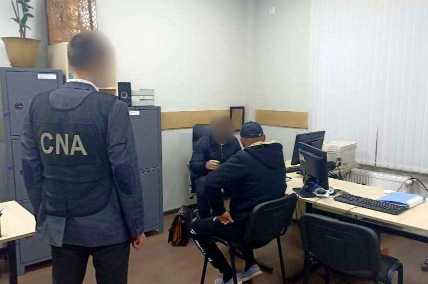 Мужчина пытался подкупить полицейского, предлагая взятку в 1000 евро.