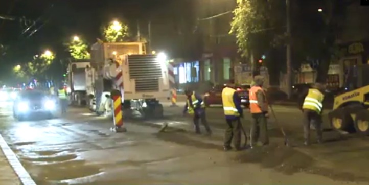 По словам водителей, ремонта улиц в центре города они ждут давно.