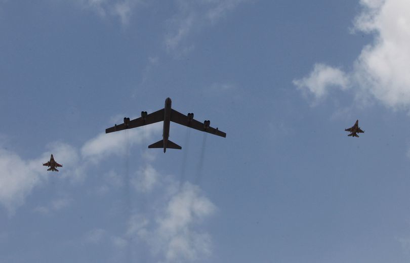  Американский бомбардировщик участвовал в военных учениях в Румынии.
