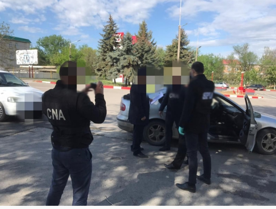 Попытка подкупа полицейского может стоить мужчине свободы.