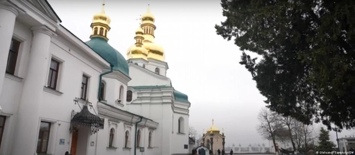 Суд в Киеве отказал УПЦ в пользовании собором в лавре.