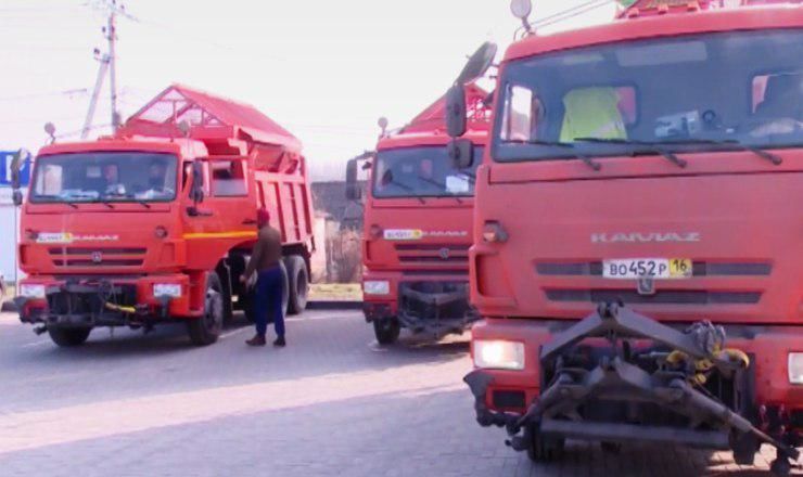 Пройдя полную техническую инспекцию в Москве, первая партия грузовых автомобилей прибыла в Молдову. 