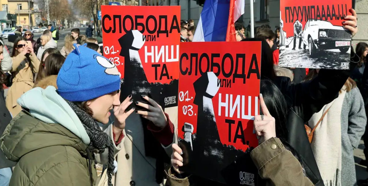 В Сербии тысячи граждан вышли на антиправительственные протесты.