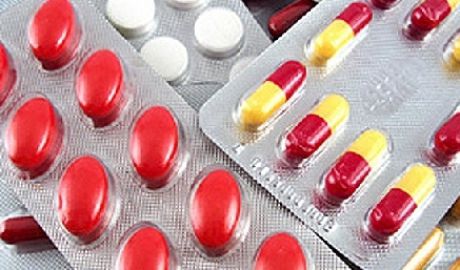 Deputaţii europeni cer interzicerea strictă a utilizării antibioticelor fără prescripţie. Foto: bzi.ro