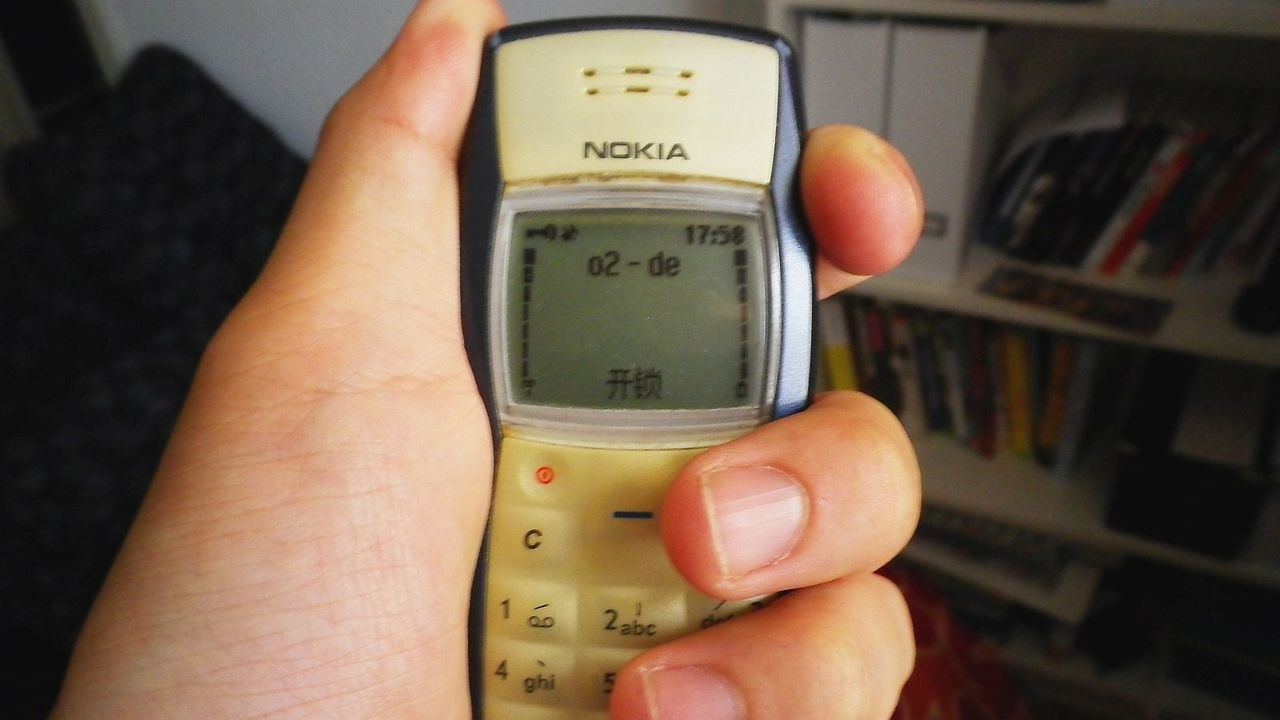 Nokia 1100 a devenit cel mai vândut telefon din istorie. Foto: gearburn.com