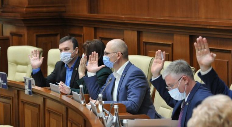 Специальная комиссия разработает законопроекты о конституционной реформе.