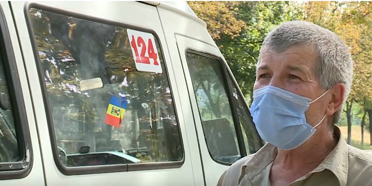 Водитель маршрутки рассказал подробности о сбежавшей из дома девочке.