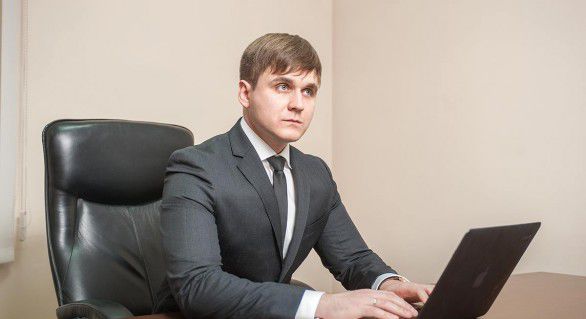 Dan Mitriuc a activat anterior în funcția de director adjunct pe probleme financiare la întreprinderea de stat „Calea Ferată”, dar și în cadrul Victoriabank.
