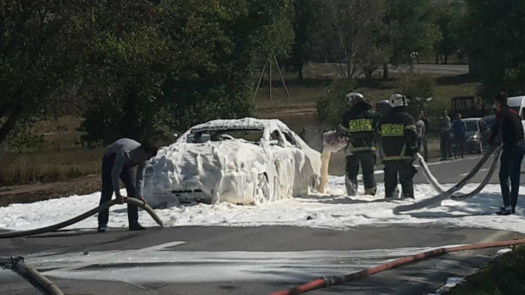 Un automobil a luat foc la Leova după ce ar fi explodat rezervorul. Foto: dse.md