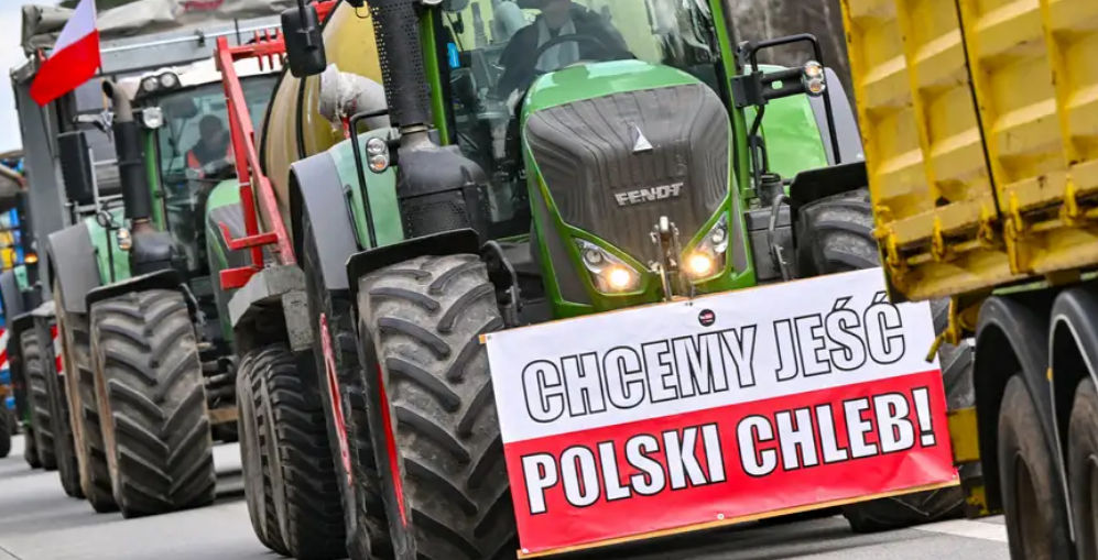 Польские фермеры вновь заблокировали проезд в Украину.