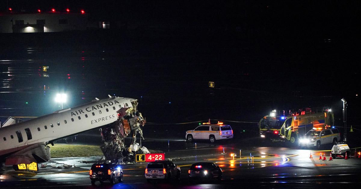 Peste 40 de persoane, spitalizate după incidentul aviatic de pe aeroportul din New York.