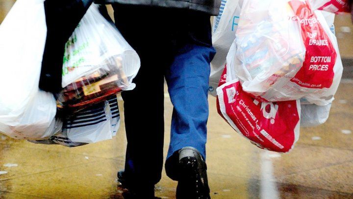 România va interzice pungile de plastic cu mâner din 2019