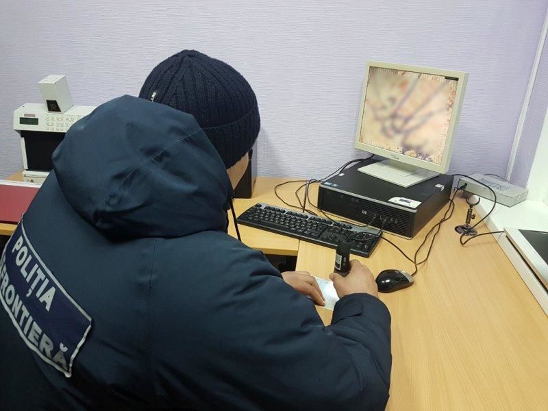 За сутки молдавские пограничники выявили 12 поддельных документов.