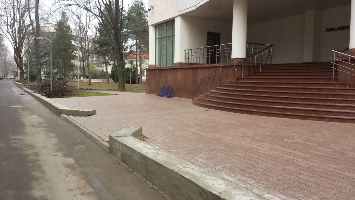 Gardul Parlamentului va costa 5 milioane de lei. Cum va arăta. Foto: agora.md