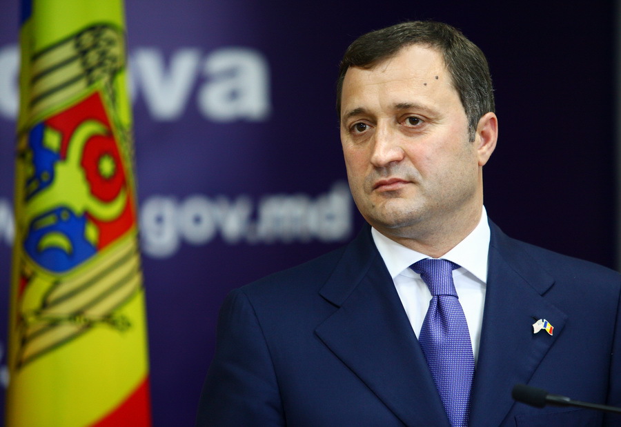 Flori si cadouri decorate in culoarea partidului, astfel a fost rasfatat liderul liberal-democratilor Vlad Filat, care a implinit azi varsta de 45 de ani.