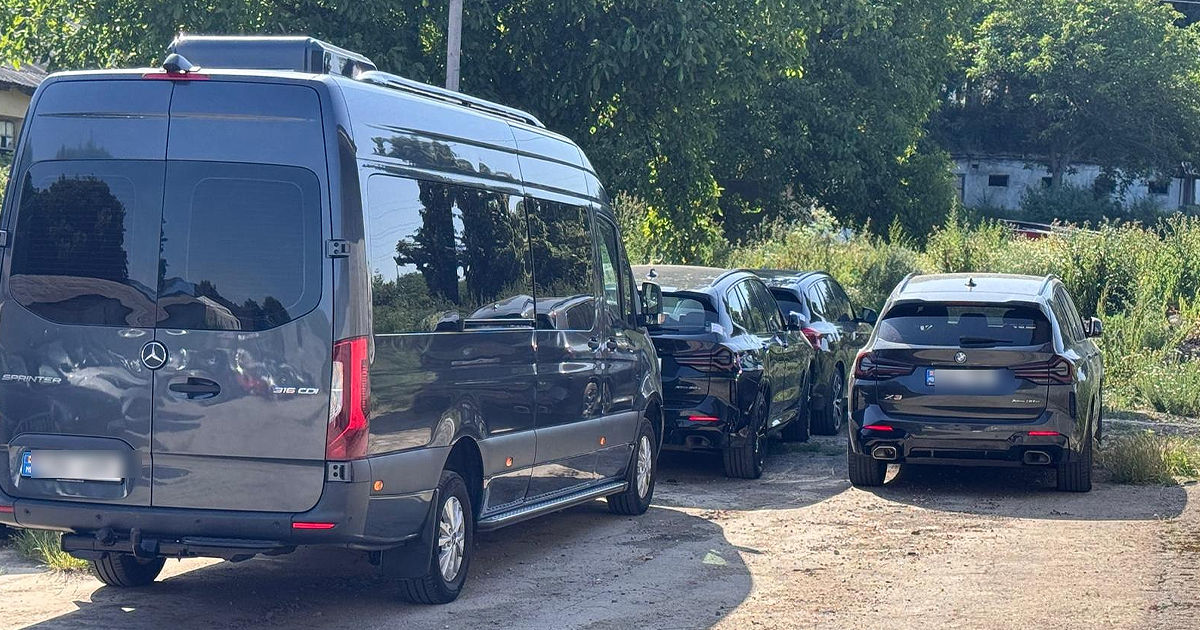 Dosarul automobilelor de trei milioane lei, aduse prin contrabandă din UE: Trei bărbați, reținuți.