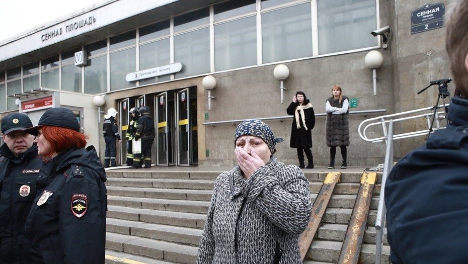 Власти Петербурга объявили трехдневный траур в городе.