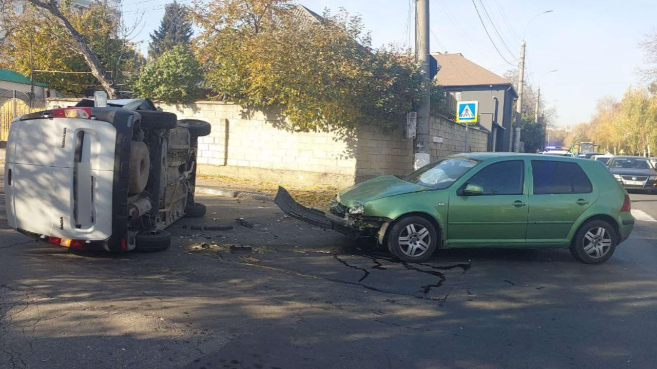 Accident grav la Buiucani: Doi copii, transportați la spital.