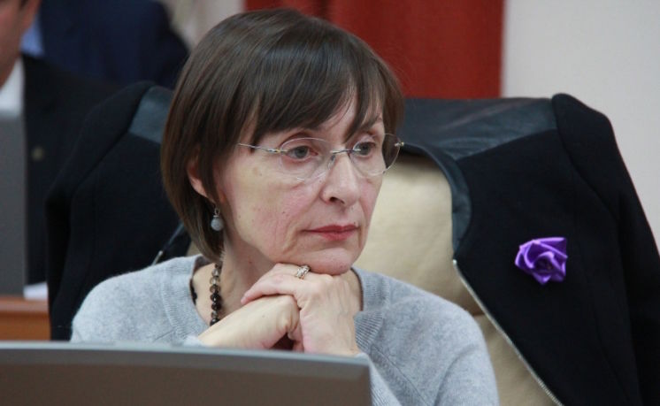 Фусу вновь пытаются отправить в отставку.
