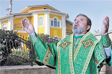 Nepotul episcopului Markel a urcat beat criță la volan și a provocat un accident rutier. 