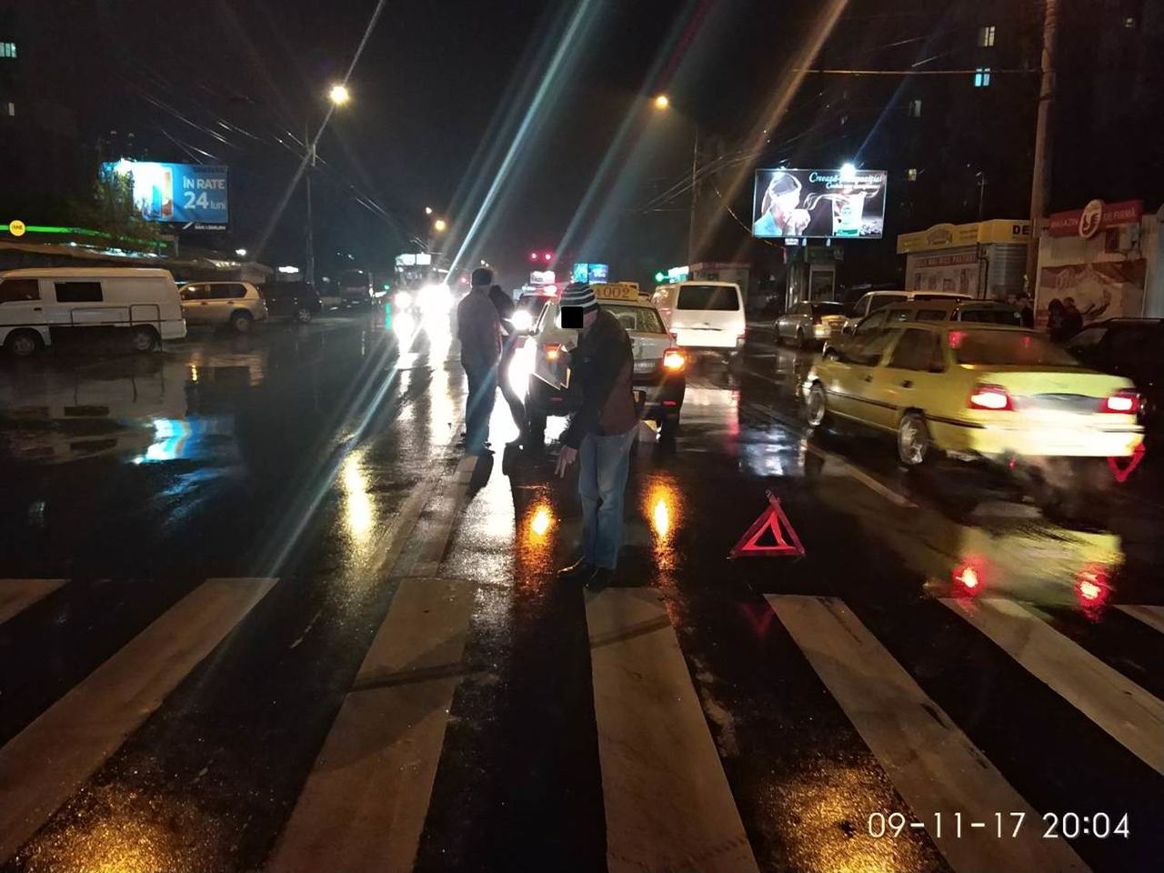 Lovita de un taxi pe o trecere de pietoni: O tânără, la reanimare. Foto: politiacapitalei.md