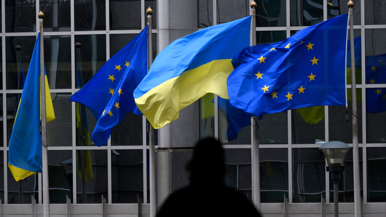 Франция и Германия выступили против ускоренного вступления Украины в ЕС.