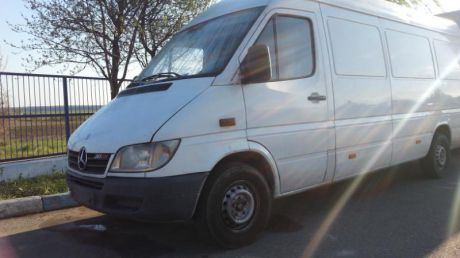 Toţi cetăţenii doreau să treacă frontiera în baza unor documente false ale vehiculelor. Foto: border.gov.md