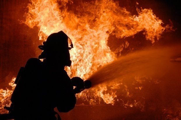 Incendiu izbucnit în oraşul Codru: Două autospeciale s-au luptat cu focul. Foto: dse.md
