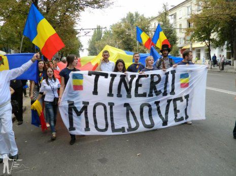 Tinerii Moldovei: Спасением народа является объединение Молдовы с Румынией.