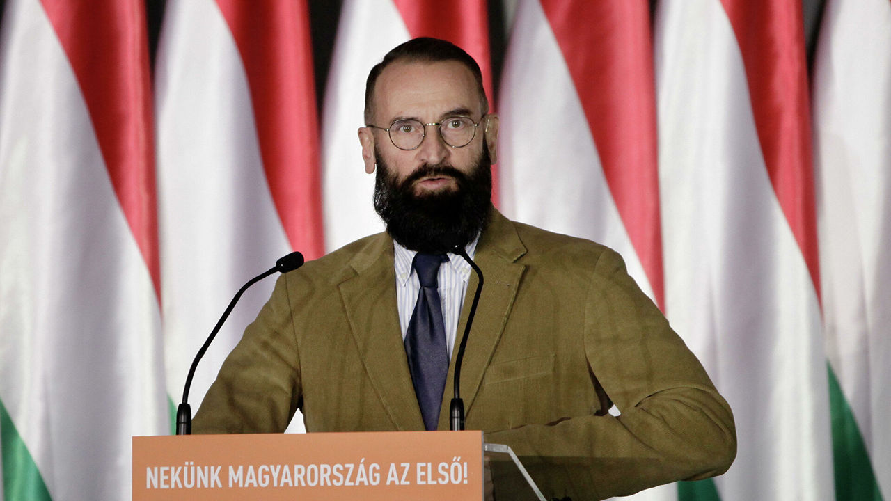 Пойманный на секс-вечеринке депутат Европарламента подал в отставку.