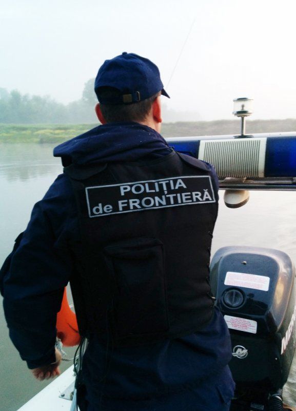 10 persoane au prezentat documente false și falsificate. 