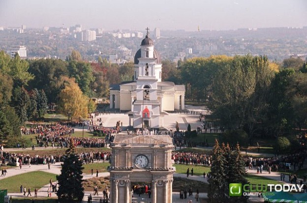 De Sărbătorile Naţionale mai multe instituţii din ţară vor avea un program special.