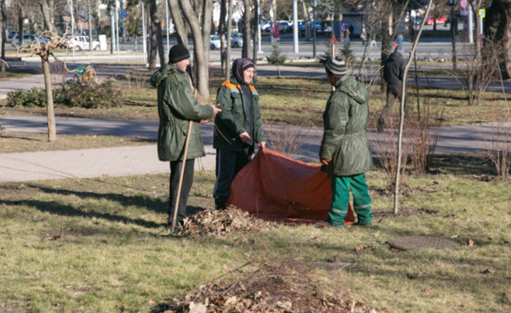 Генеральная уборка в парках Кишинева отодвигается.