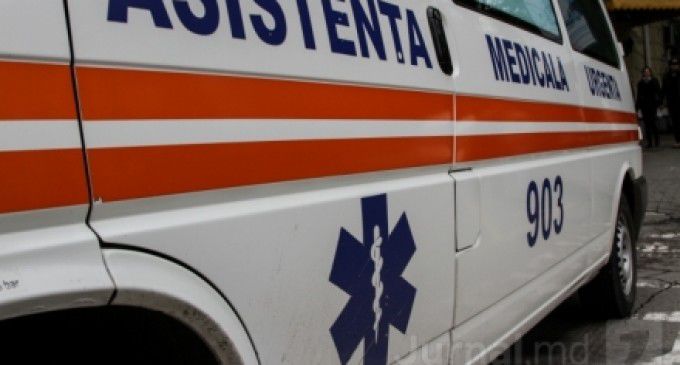 Microbuzul, în care se aflau 18 persoane, venea spre Chişinău din oraşul Cahul, iar camionul se îndrepta spre Hânceşti.  Foto: jurnal.md
