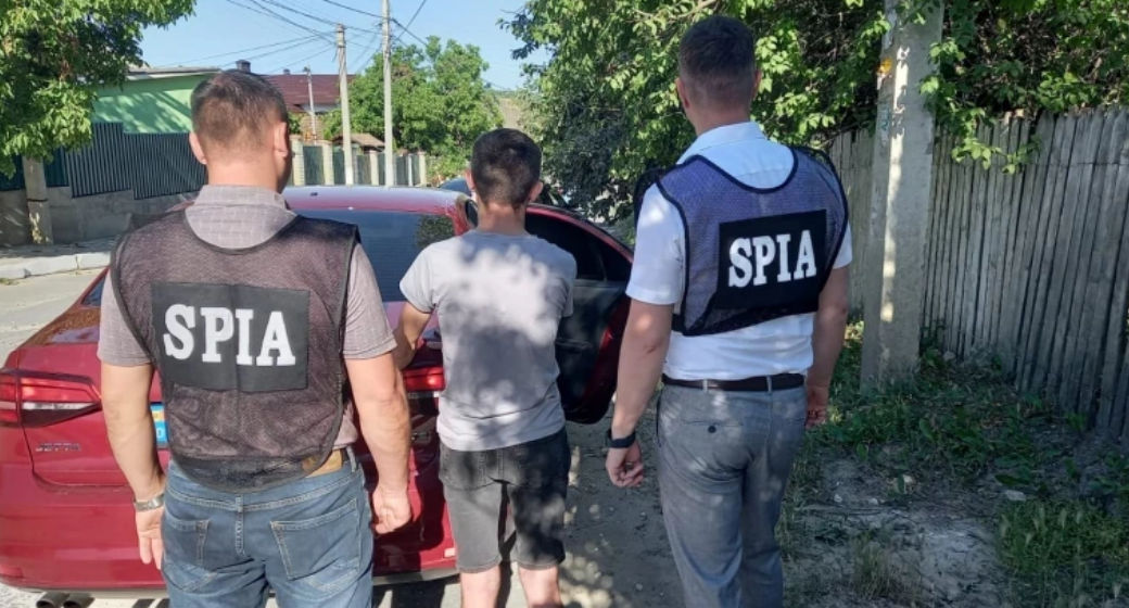 Задержан полицейский из Страшен: просил 300 евро за возвращение изъятой машины.