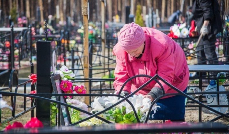 Доступ на территорию кладбищ будет разрешен только при обязательном ношении защитных масок.
