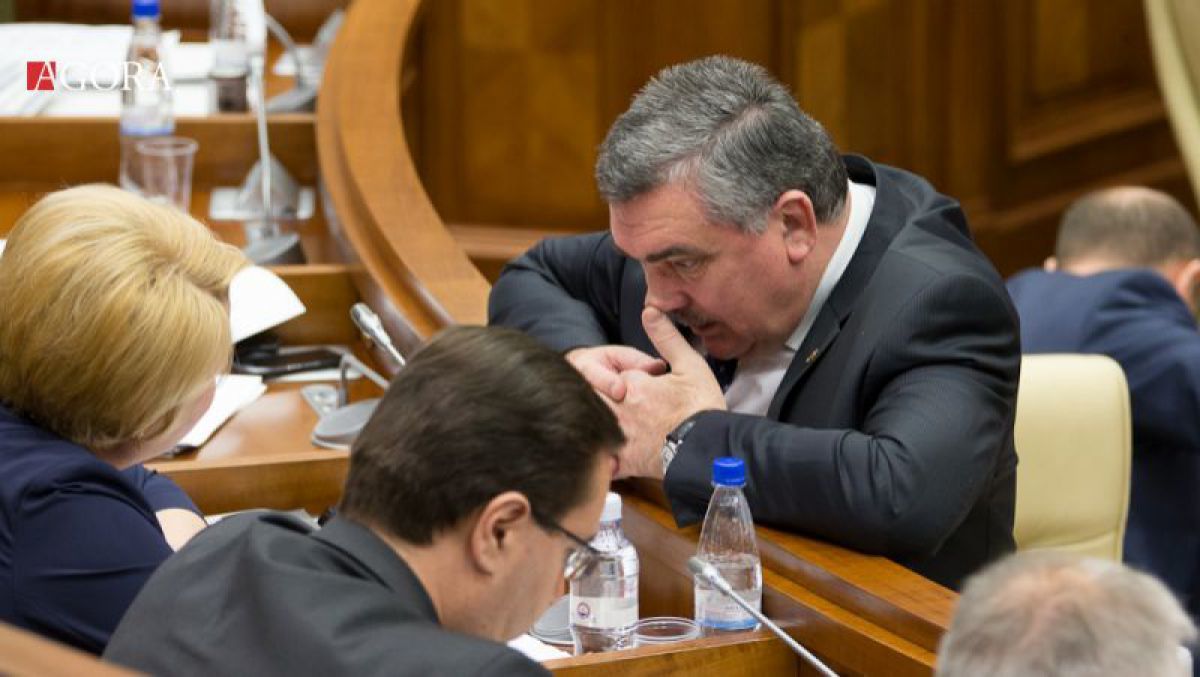 Hotineanu, blamat şi îndemnat să prezinte scuze după ce a agresat un reporter din Moldova