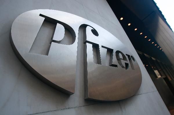 Pfizer увеличила квартальную прибыль и выручку на 45%.