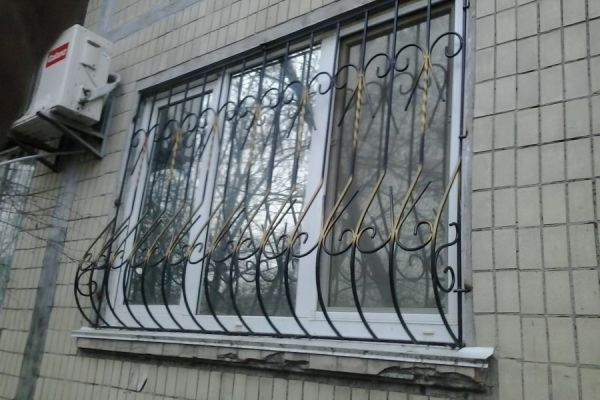 Это нужно, чтобы избежать случаев краж из оставшихся без присмотра домов.