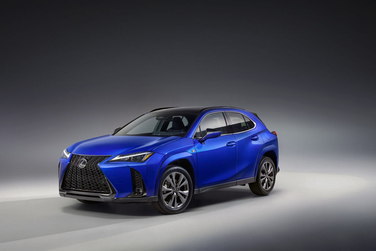 Lexus представил кроссовер UX с новым мотором.