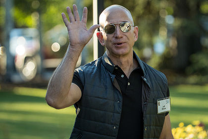 Главный исполнительный директор Amazon Джефф Безос продолжает сдавать позиции в рейтинге богатейших людей мира.