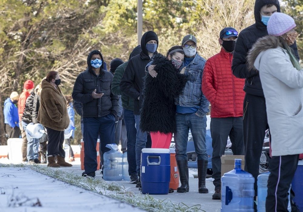 В Техасе 7 миллионов человек остались без чистой воды из-за морозов.