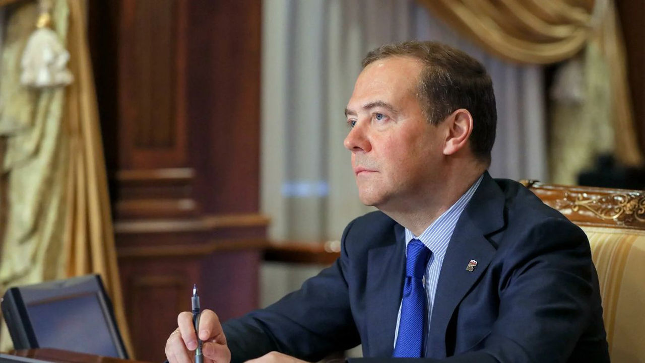 Медведев считает, что США бросят Украину, как всегда бросали своих друзей.