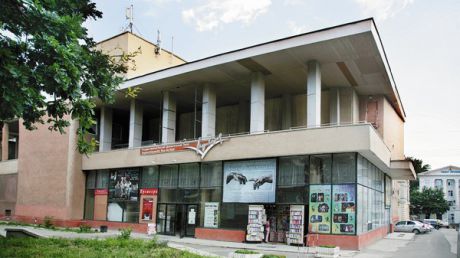 В этом сезоне в театре Чехова поставили три новых спектакля.
