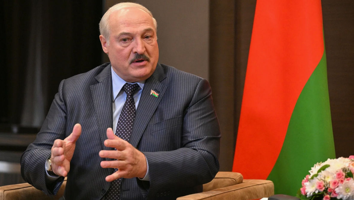 Лукашенко: Украина уже денацифицирована.