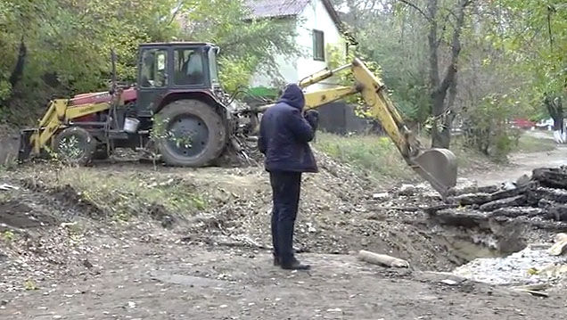 Locatarii câtorva blocuri de pe strada Florilor din Chișinău se plâng că nu au fost conectați încă la agentul termic.